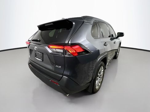 Used 2019 Toyota RAV4 XLE Premium FWD image 4