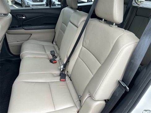 Used 2019 Honda Pilot Touring image 11