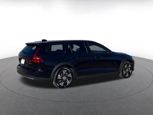 Used 2025 Volvo V60 B5 Cross Country Plus image 15