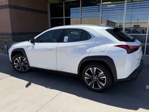 Used 2024 Lexus UX 250h FWD image 5