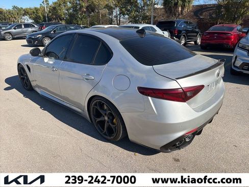 Used 2017 Alfa Romeo Giulia Quadrifoglio image 7