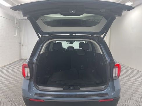 Used 2025 Ford Explorer Active w/ Active Comfort Package AWD/4WD image 8