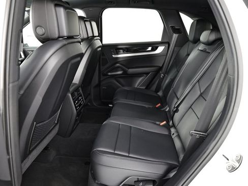 Certified 2025 Porsche Cayenne S AWD/4WD image 28