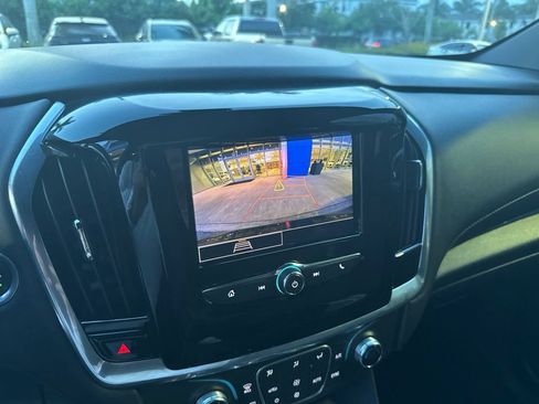 Used 2022 Chevrolet Traverse LT FWD image 4