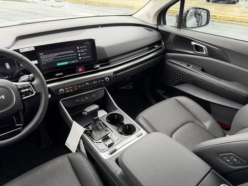 New 2026 Kia Carnival SX w/ SX Dark Edition Package FWD image 18