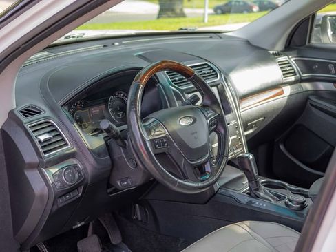 Used 2016 Ford Explorer Platinum image 23