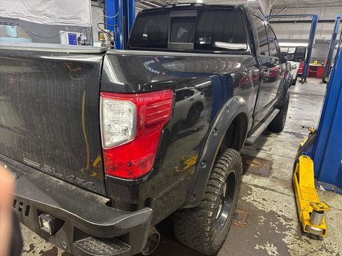 Used 2018 Nissan Titan SL w/ Midnight Edition image 5