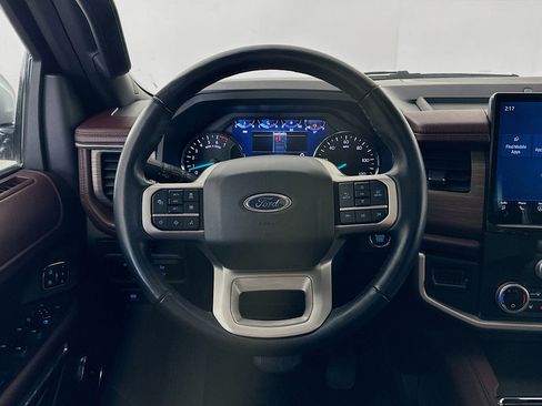 Used 2024 Ford Expedition Limited image 18