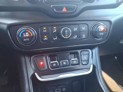 Used 2019 GMC Terrain SLT w/ Preferred Package image 25