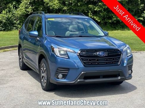 Used 2023 Subaru Forester Premium AWD/4WD image 1