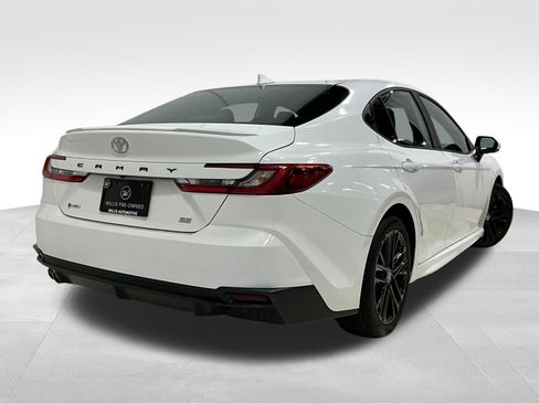 Used 2025 Toyota Camry SE image 5