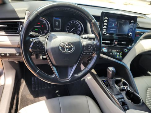 Used 2021 Toyota Camry SE FWD image 2