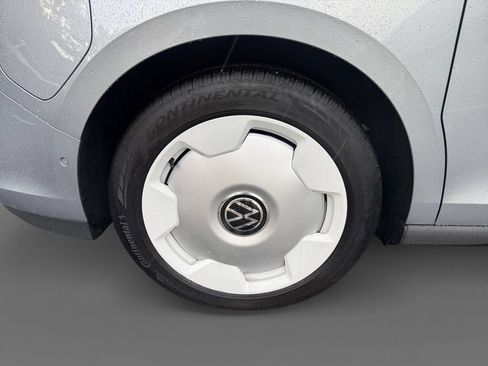 Used 2025 Volkswagen ID. Buzz 1st Edition RWD image 9