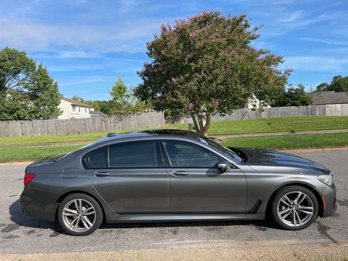 Used 2016 BMW 750i image 7