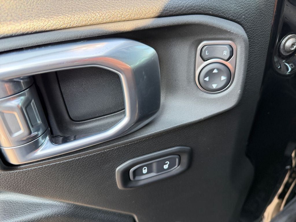 Used 2022 Jeep Gladiator Mojave w/ Cold Weather Group AWD/4WD image 21