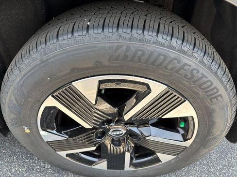 Used 2026 Nissan Kicks SV w/ SV Premium Package AWD/4WD image 13
