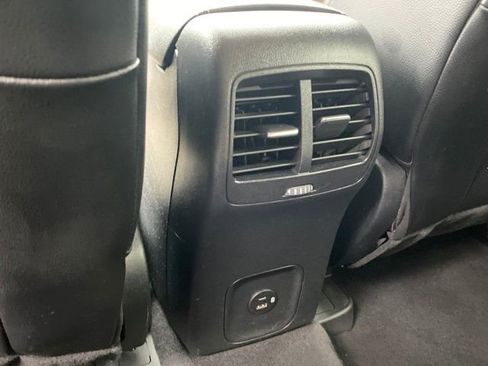 Used 2020 Ford Escape Titanium image 19