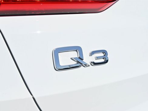 Certified 2025 Audi Q3 2.0T Premium w/ Convenience Package image 19