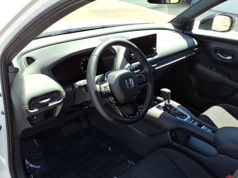 Used 2025 Honda HR-V Sport image 5