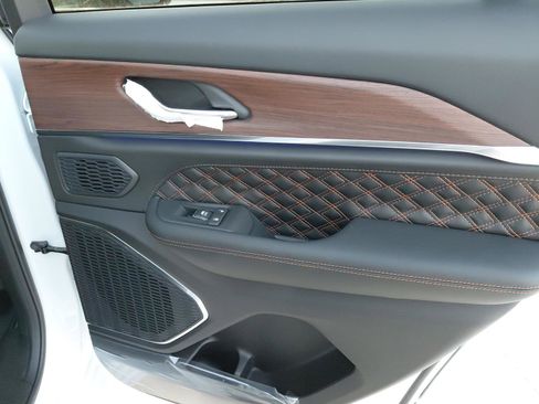 New 2025 Jeep Grand Cherokee Summit w/ Obsidian Package image 29