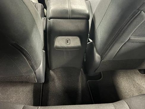 Used 2024 Nissan Sentra SV FWD image 9