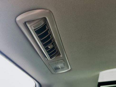 Used 2017 Toyota Highlander XLE image 27