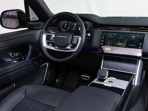 Used 2025 Land Rover Range Rover SE AWD/4WD image 13