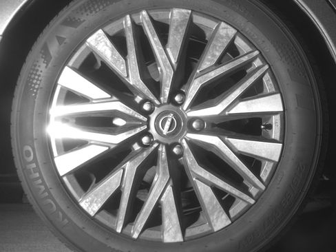 Used 2025 Nissan Altima 2.5 SV FWD image 15