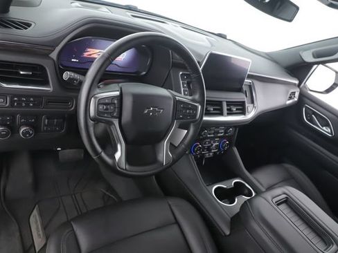 Used 2024 Chevrolet Suburban Z71 w/ Luxury Package AWD/4WD image 17