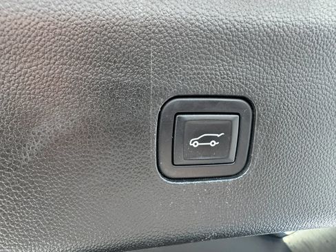 Used 2019 Buick Enclave Essence AWD/4WD image 13