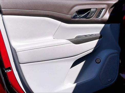 Certified 2023 GMC Acadia SLT w/ Technology Package image 22