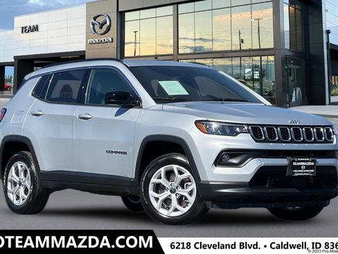 Used 2025 Jeep Compass Latitude image 1