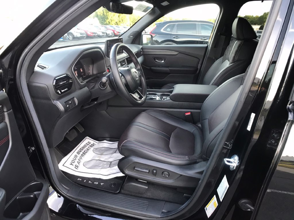 Certified 2026 Honda Pilot Black Edition image 4