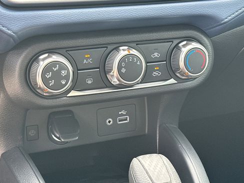 New 2025 Nissan Versa SV w/ Trunk Package image 29