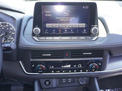 Used 2025 Nissan Rogue SV w/ SV Premium Package FWD image 19