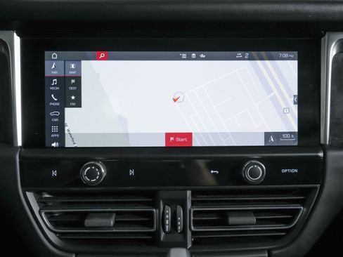 Used 2024 Porsche Macan GTS image 27