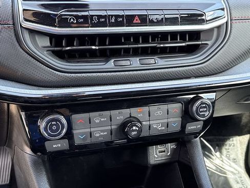 Used 2024 Jeep Compass Trailhawk AWD/4WD image 19
