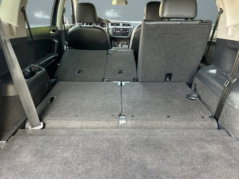 Used 2018 Volkswagen Tiguan SE image 32