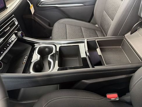 New 2026 Chevrolet Traverse LT w/ Midnight/Sport Edition FWD image 24