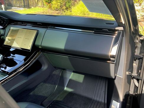 Used 2025 Land Rover Range Rover Sport image 16