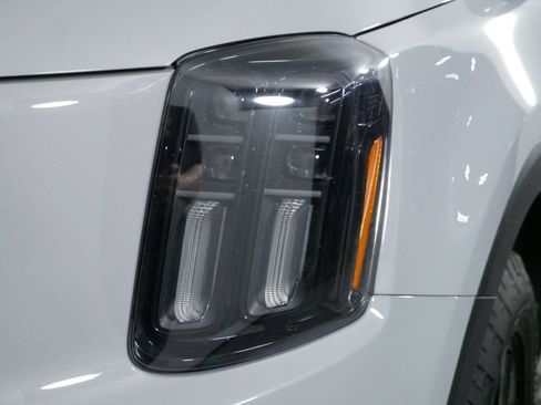 Used 2024 Kia Telluride SX Prestige X-Pro AWD/4WD image 15