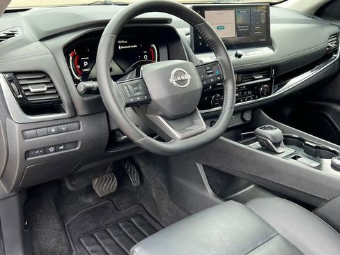 Used 2025 Nissan Rogue SL w/ Tech Package AWD/4WD image 16