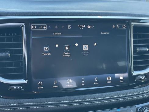 Used 2023 Chrysler Pacifica Limited image 13