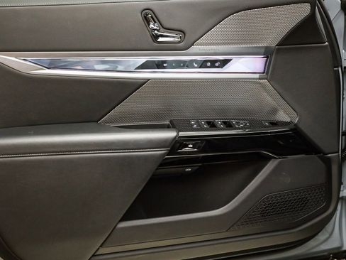 Certified 2023 BMW 760i xDrive w/ Parking Assistance Package image 21