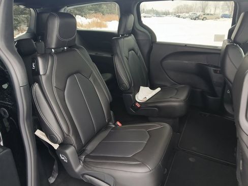 New 2026 Chrysler Pacifica Select image 28