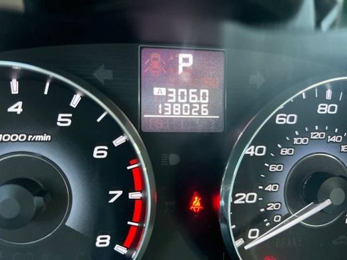 Used 2011 Subaru Outback 2.5i Premium w/ All-Weather Pkg AWD/4WD image 11