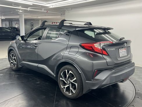 Used 2018 Toyota C-HR XLE image 3