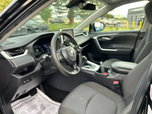 Used 2025 Toyota RAV4 XLE AWD/4WD image 23