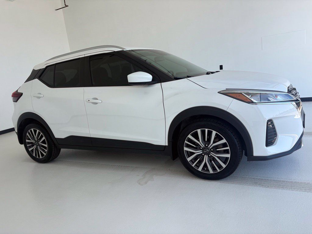 Used 2023 Nissan Kicks SV FWD image 1