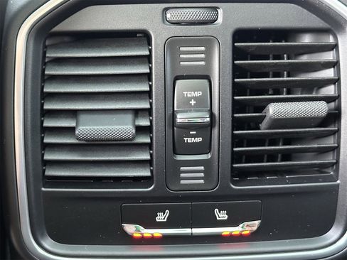 New 2026 Porsche Macan image 17